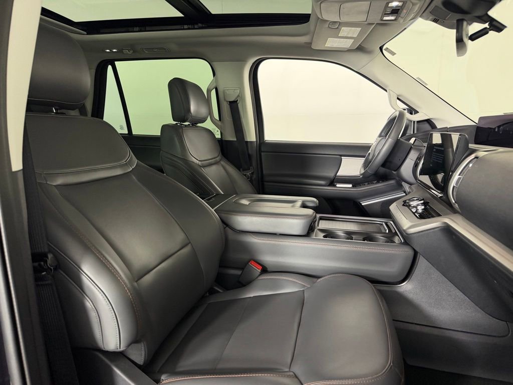 Used 2025 Ford Expedition Active AWD/4WD image 34