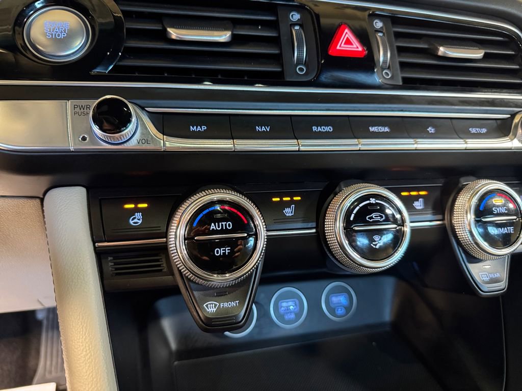 Used 2023 Genesis G70 2.0T AWD/4WD image 30