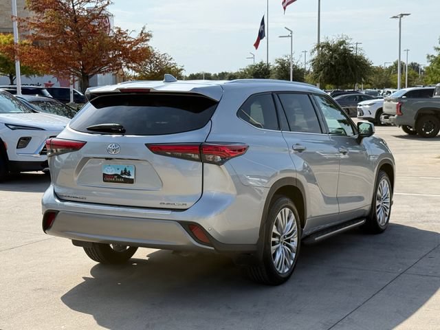 Used 2023 Toyota Highlander Platinum FWD image 6