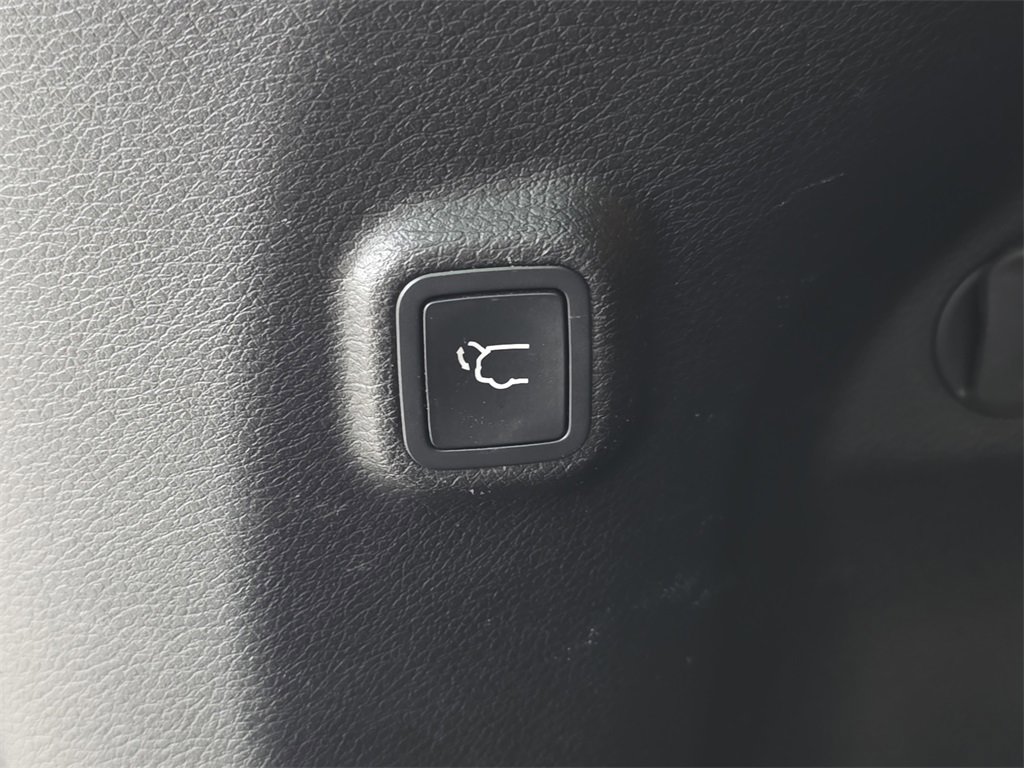 Used 2019 Jeep Cherokee Limited image 9