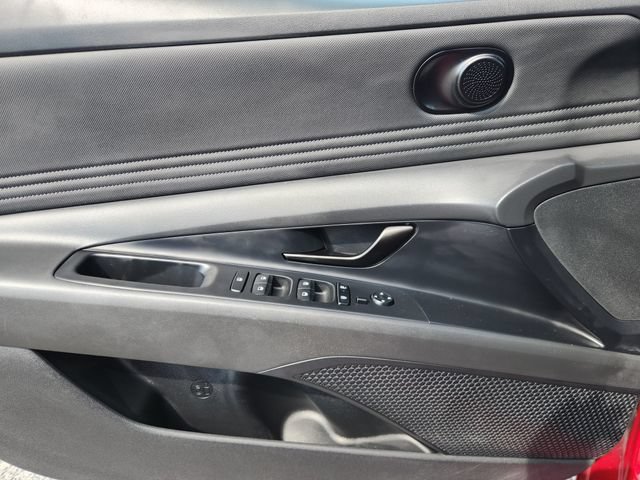 Used 2025 Hyundai Elantra SEL FWD image 21