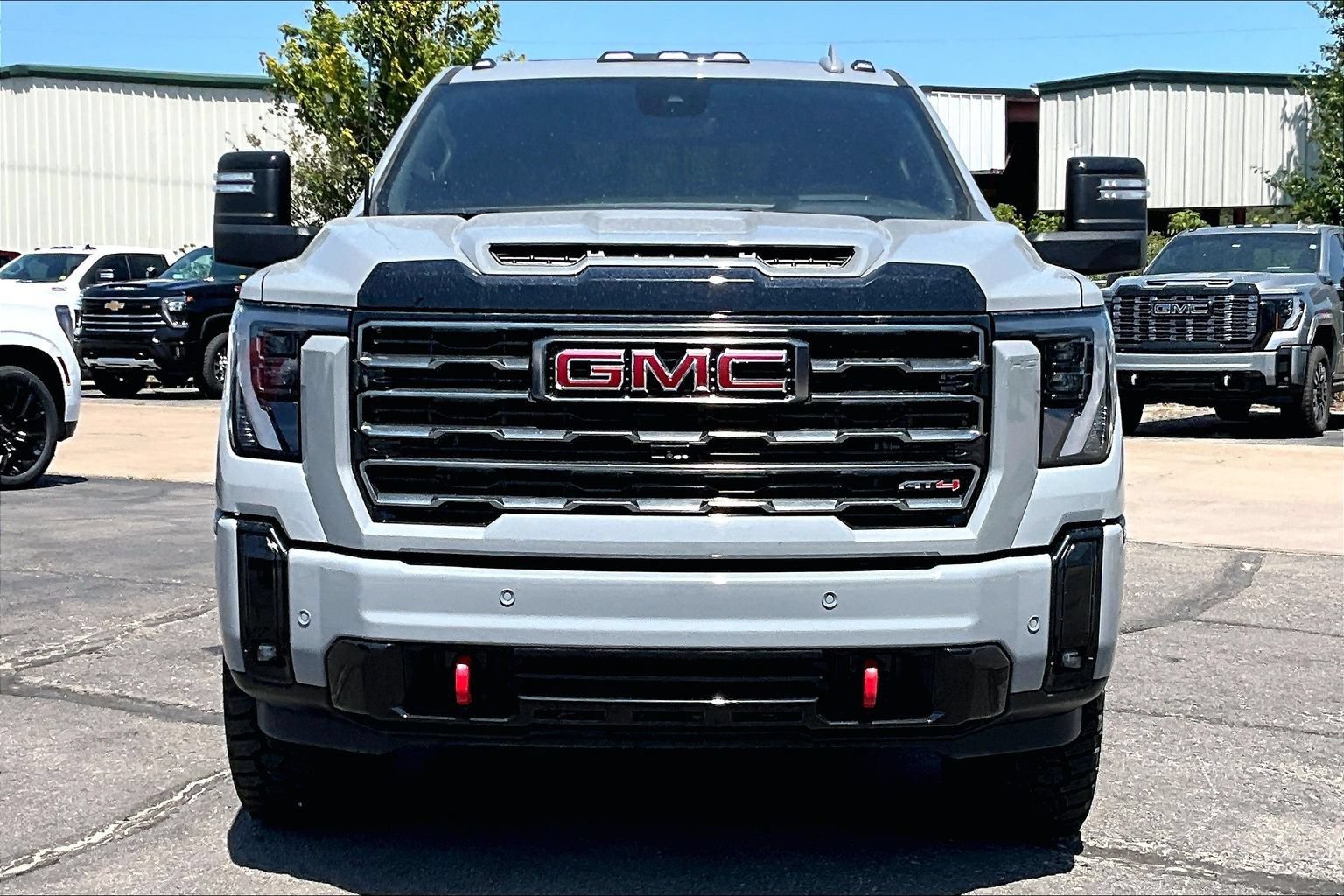Used 2025 GMC Sierra 2500 AT4 w/ AT4 Premium Plus Package AWD/4WD image 3