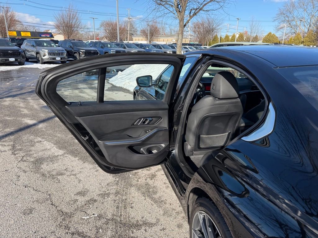 Used 2019 BMW 330i xDrive Sedan w/ Convenience Package image 17