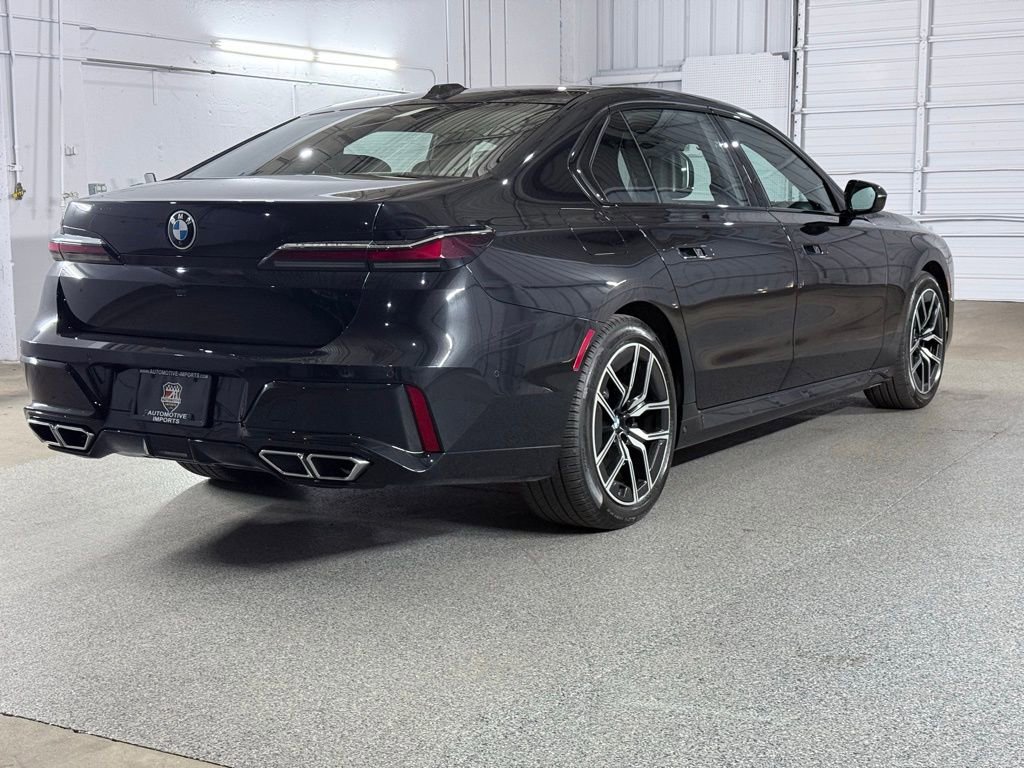 Used 2023 BMW 760i xDrive w/ Executive Package image 7