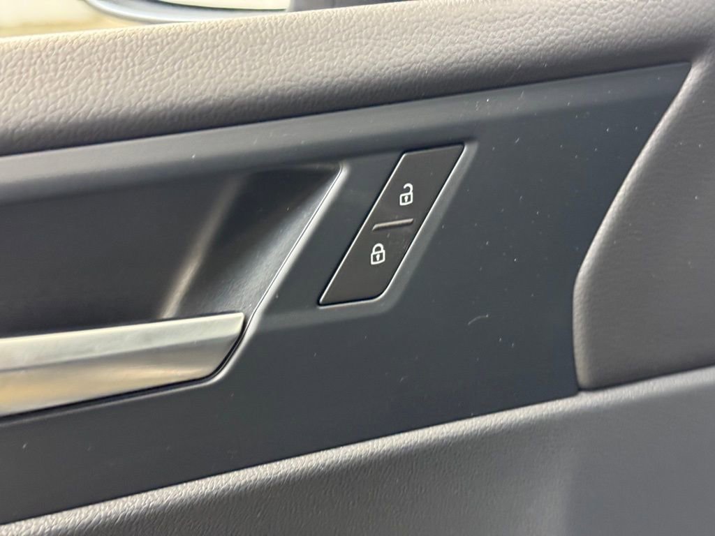 Used 2025 Volkswagen Jetta S image 9