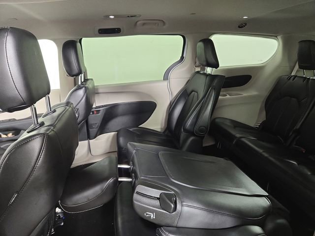 Used 2024 Chrysler Pacifica Select image 15