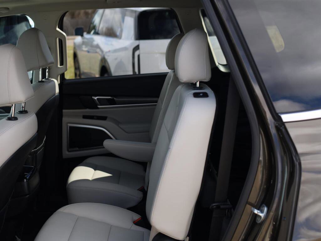 Used 2022 Kia Telluride S image 20