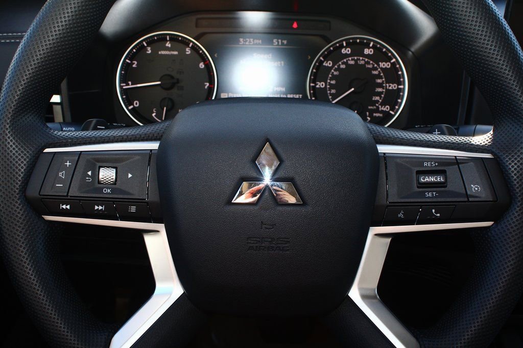 New 2026 Mitsubishi Outlander ES image 13