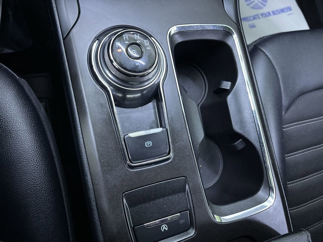 Used 2018 Ford Fusion SE w/ Equipment Group 201A image 25