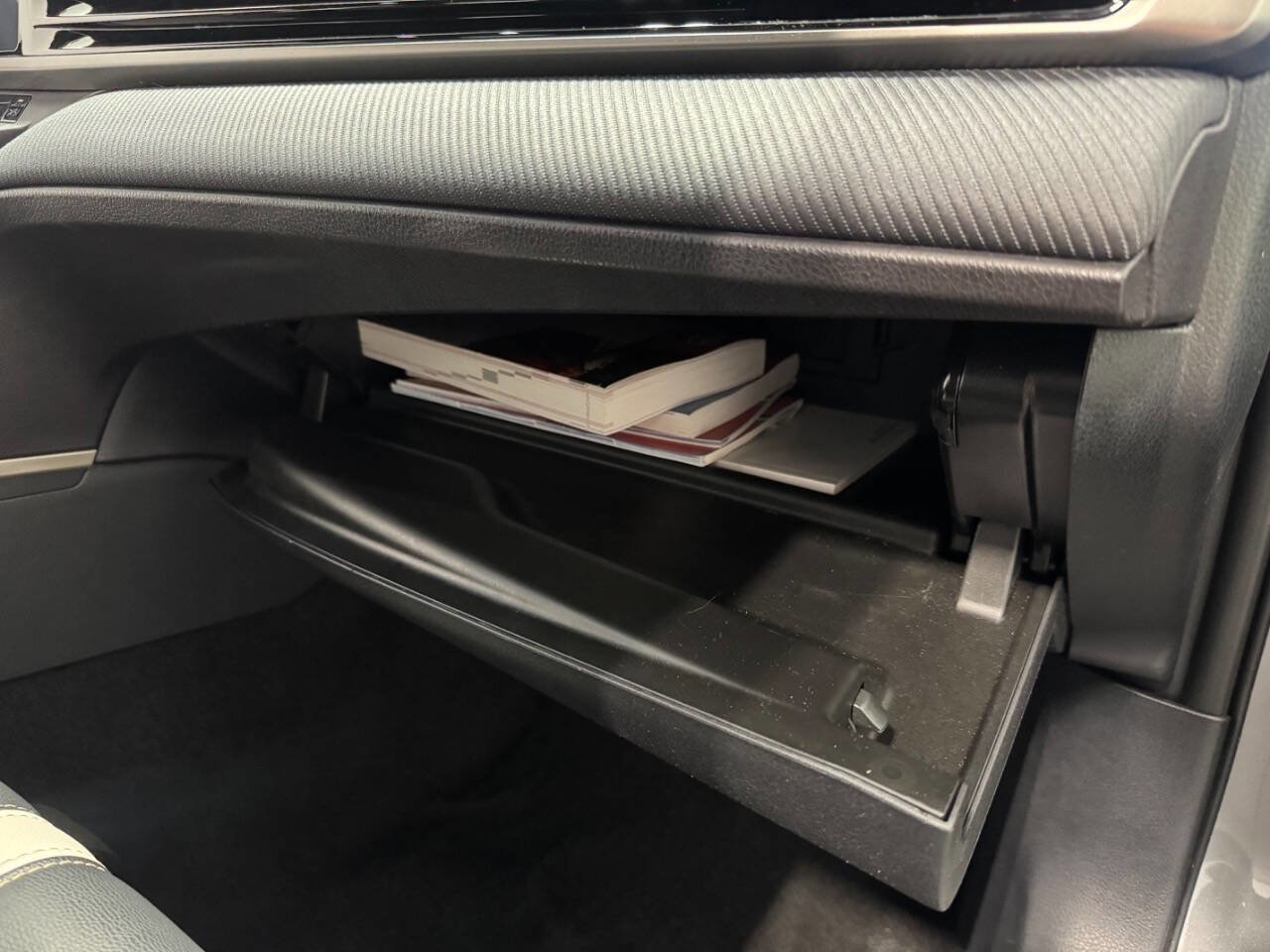 Used 2025 Toyota Camry SE image 19