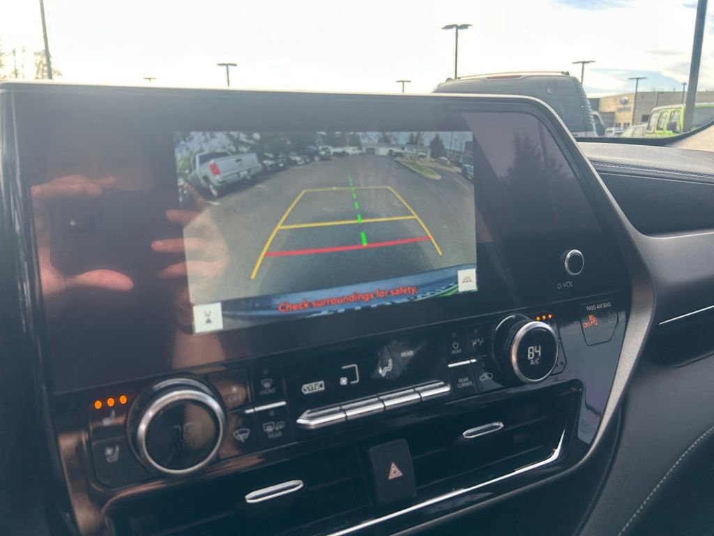 Used 2023 Toyota Highlander Limited image 19