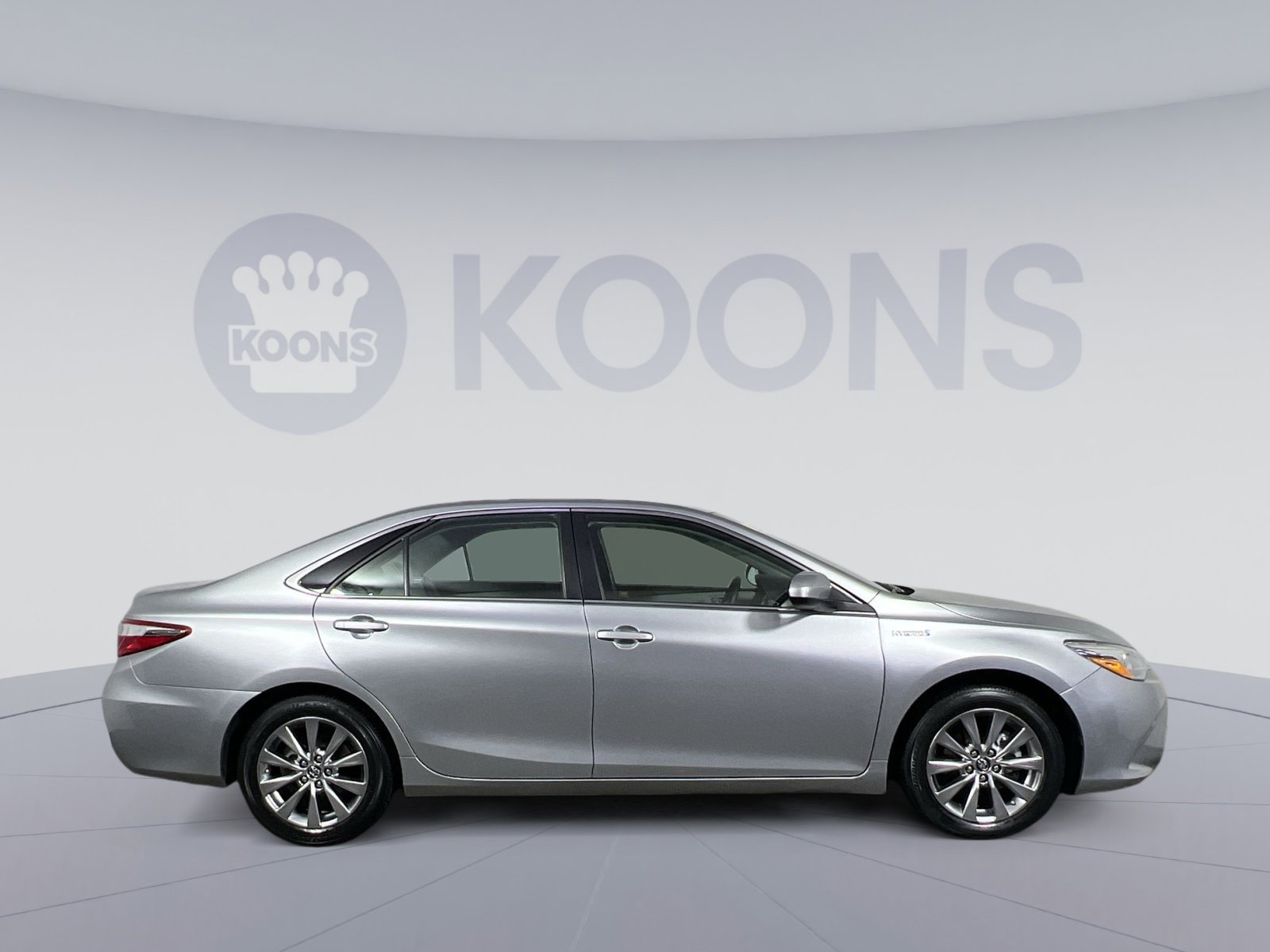 Used 2017 Toyota Camry XLE w/ Moonroof Package FWD image 12