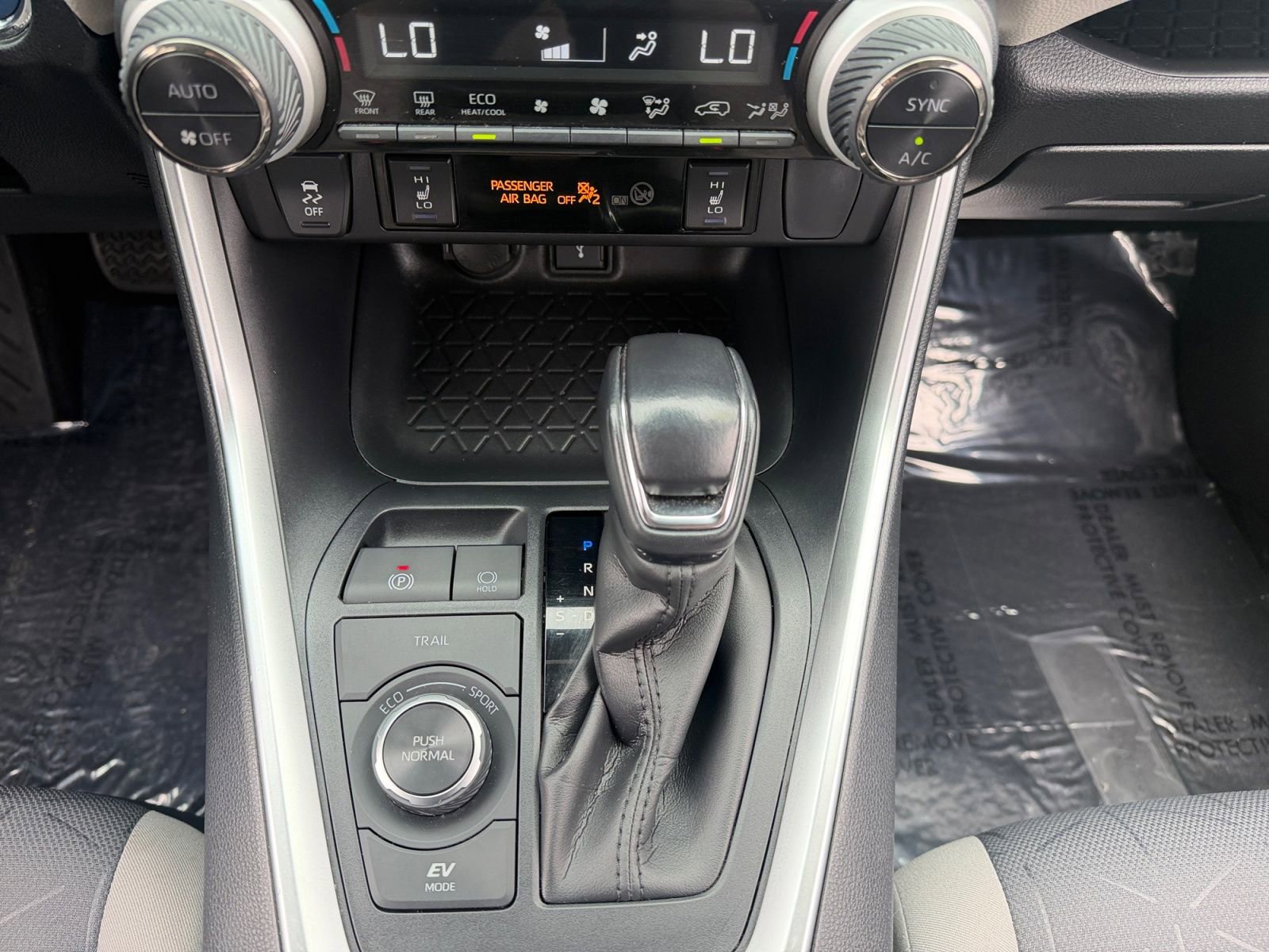 Certified 2021 Toyota RAV4 XLE w/ XLE Grade Weather Package AWD/4WD image 15