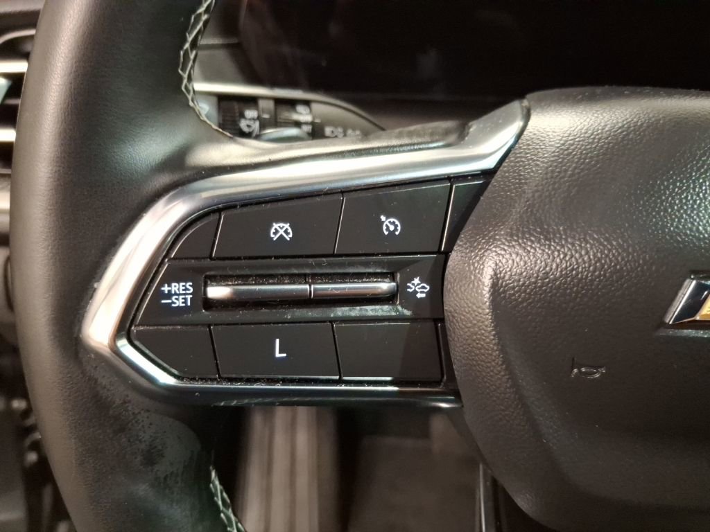 Used 2025 Chevrolet Traverse LT image 21