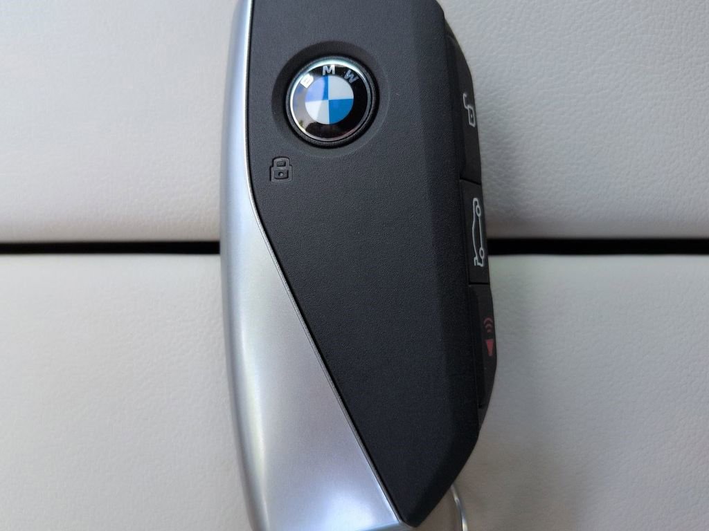 New 2026 BMW X5 xDrive50e w/ Executive Package image 30