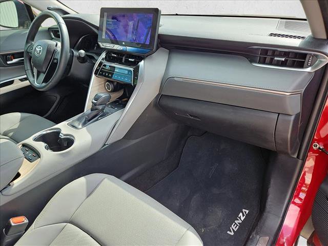 Certified 2024 Toyota Venza Limited image 23