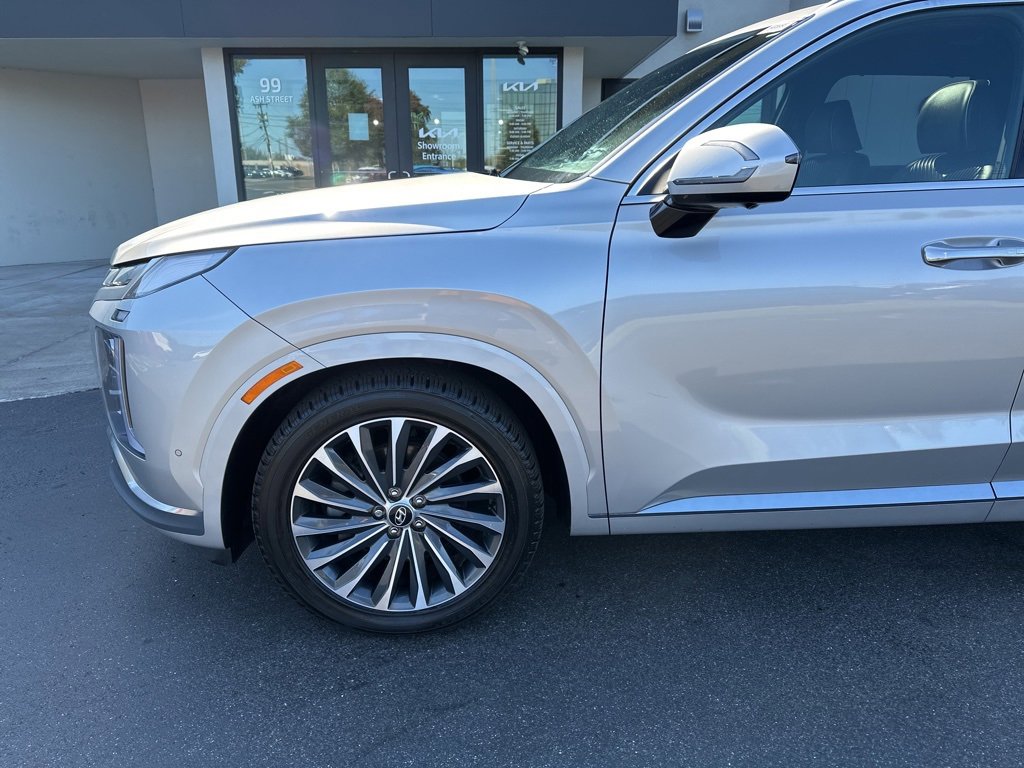 Used 2023 Hyundai Palisade Calligraphy image 11