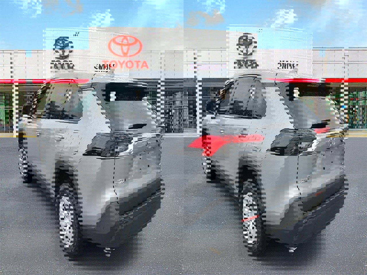 Used 2025 Toyota RAV4 LE image 4