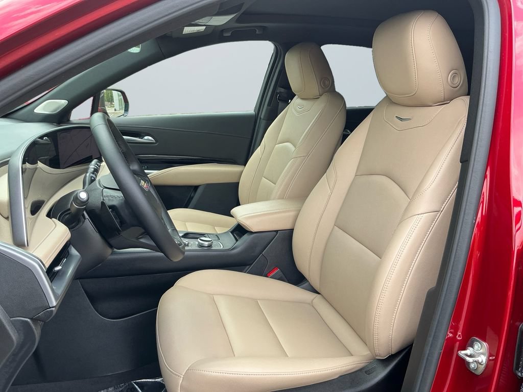 Used 2024 Cadillac XT4 Luxury w/ Cold Weather Package FWD image 10