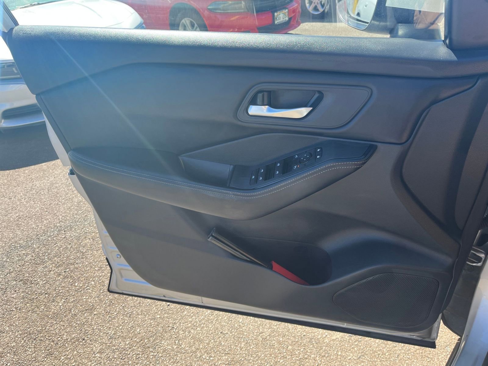 Used 2024 Nissan Rogue SV image 18