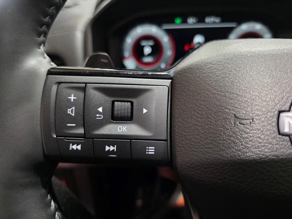 Used 2025 Nissan Rogue SL w/ SL Premium Package image 29