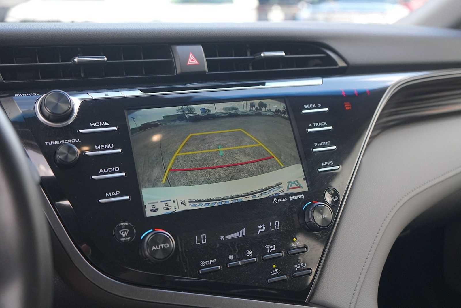 Used 2020 Toyota Camry XLE FWD image 24