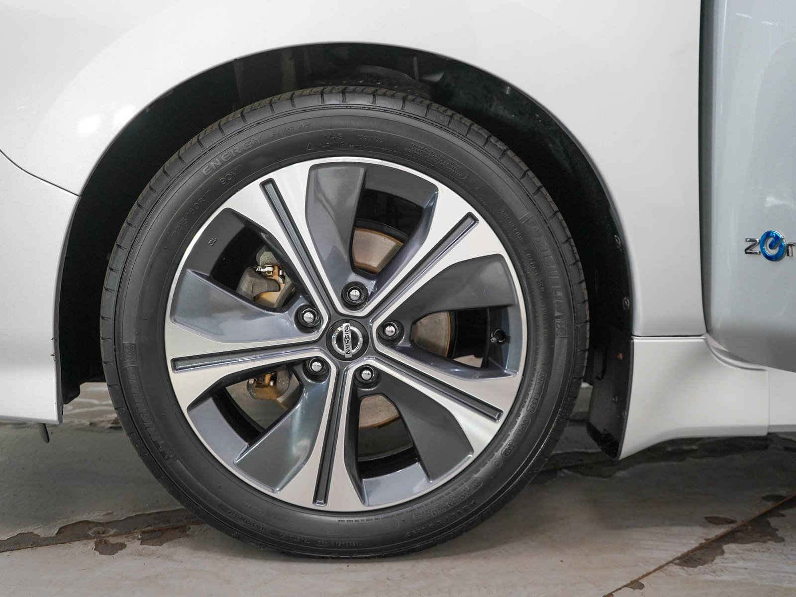 Used 2018 Nissan Leaf SV w/ SV Technology Package FWD image 29