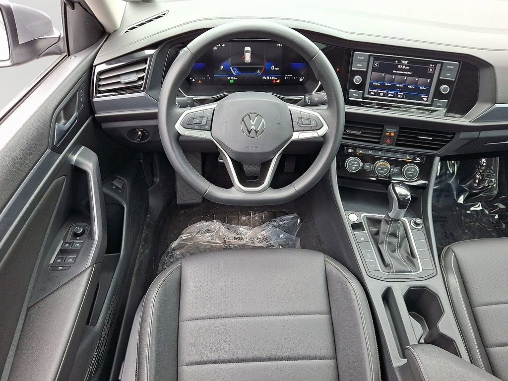 Used 2024 Volkswagen Jetta SE w/ Panoramic Sunroof Package image 11