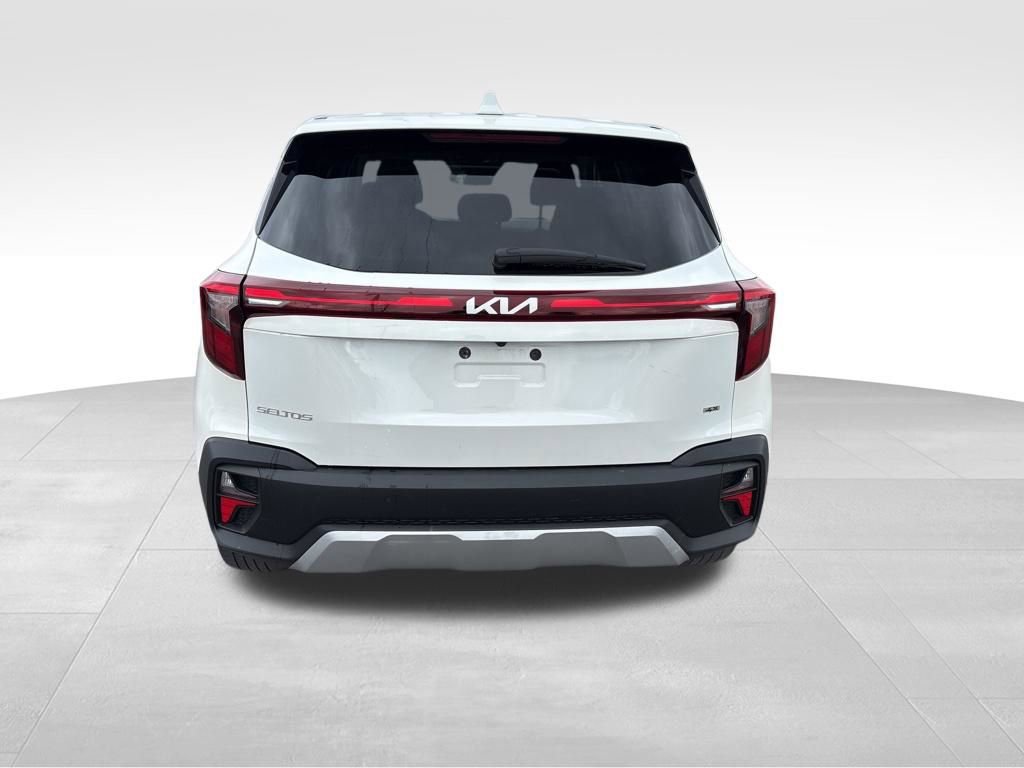 Certified 2024 Kia Seltos LX image 10