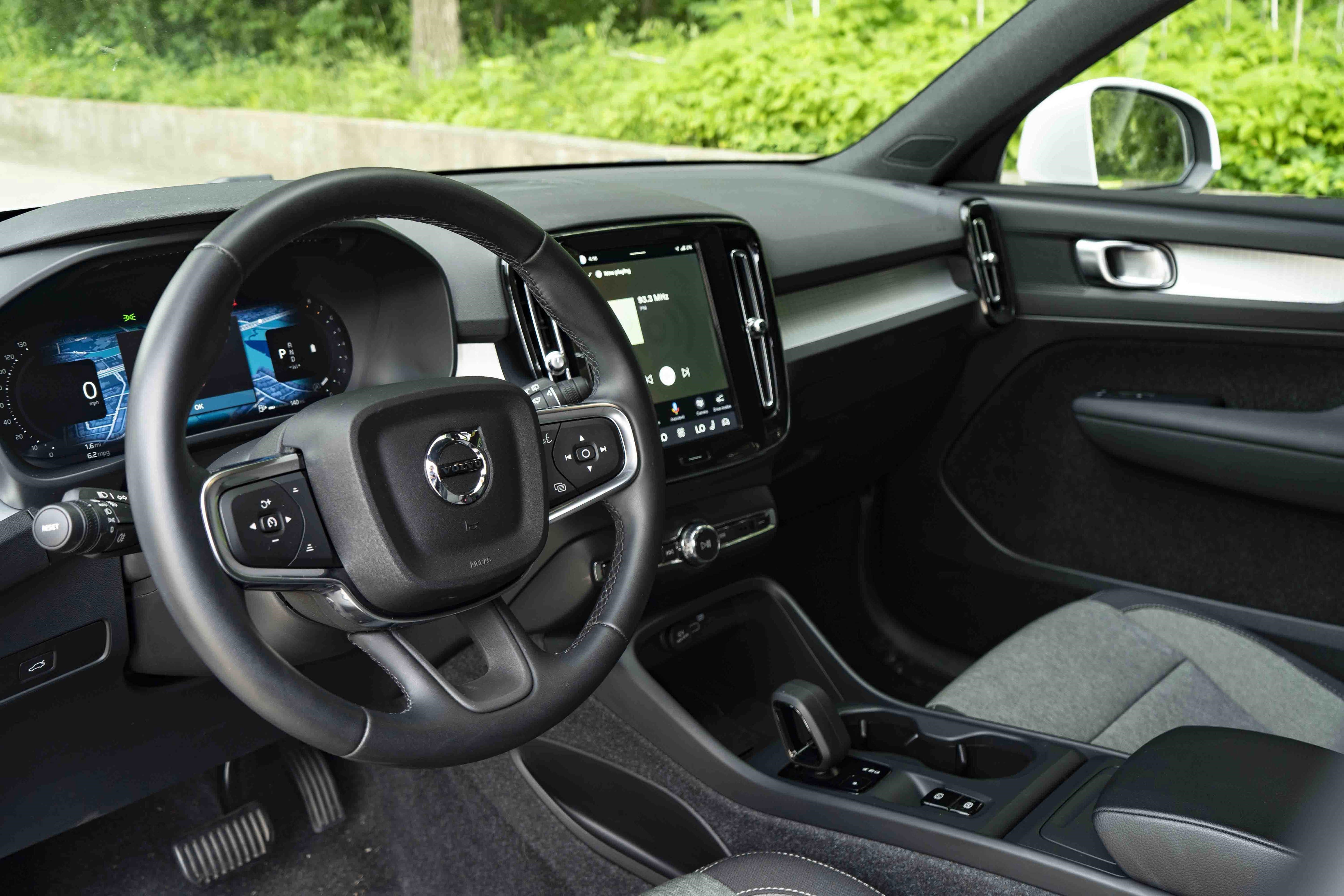 Used 2025 Volvo XC40 B5 Core AWD/4WD image 16