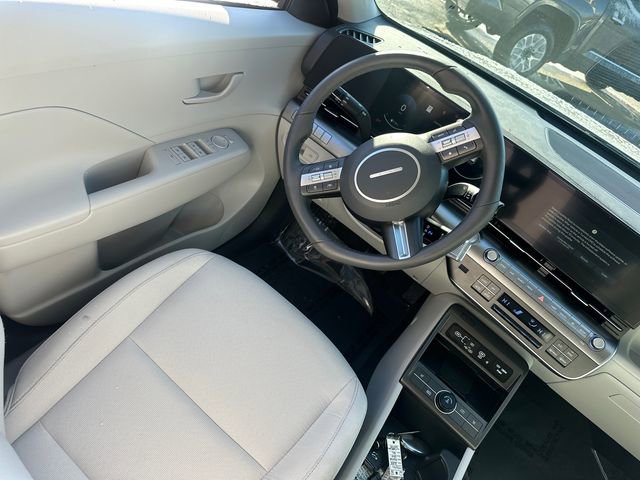 Used 2025 Hyundai Kona SEL image 17