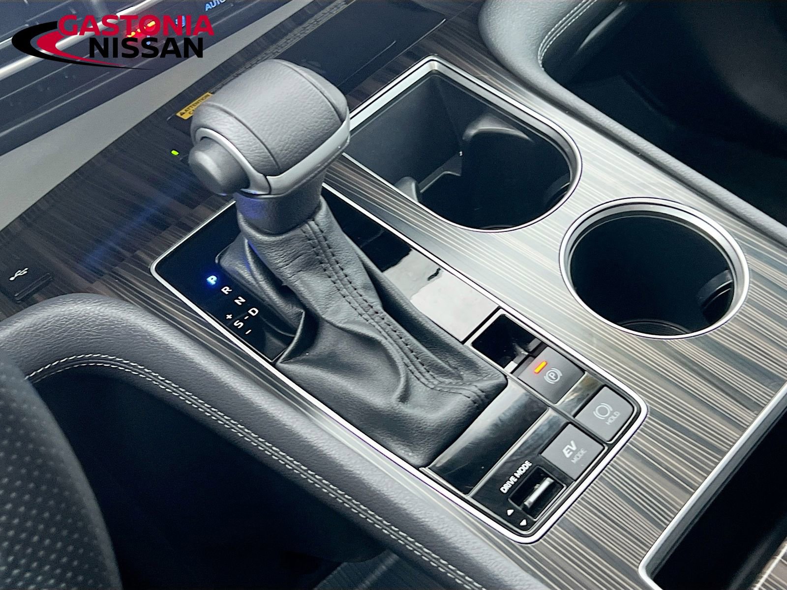 Used 2023 Toyota Sienna Limited image 22