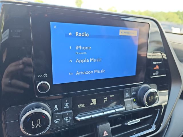 Used 2024 Toyota Highlander LE FWD image 23