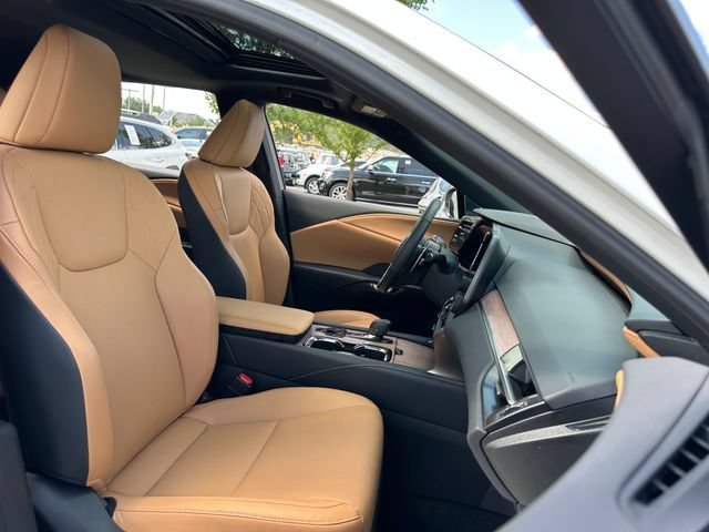 Used 2025 Lexus RX 350 Premium w/ Accessory Package (Z1) FWD image 35