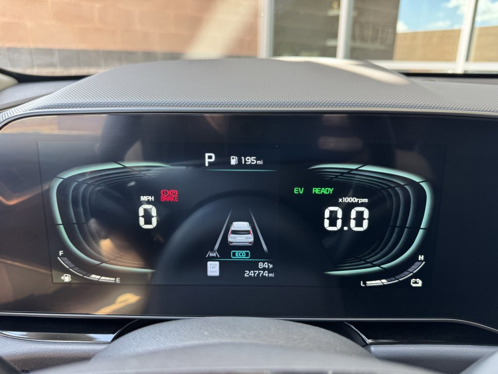 Used 2024 Kia Niro EX Touring FWD image 17