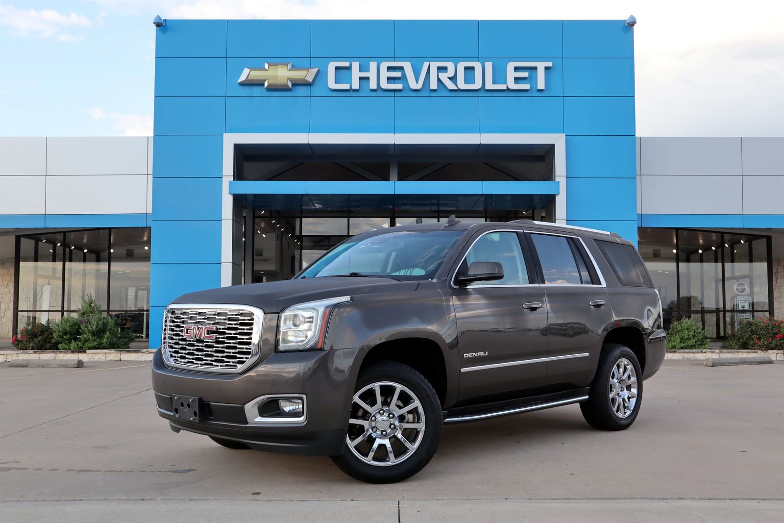 Used 2019 GMC Yukon Denali RWD image 1