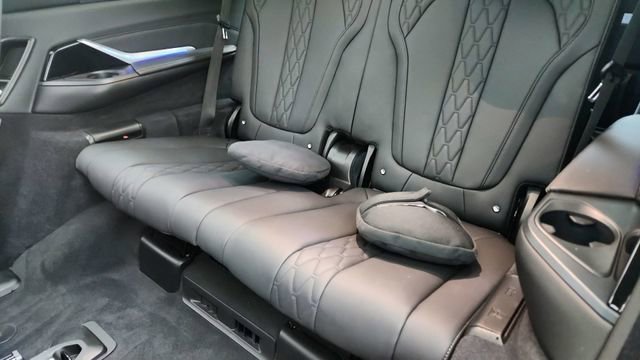 Used 2024 BMW X7 xDrive40i w/ Executive Package image 32