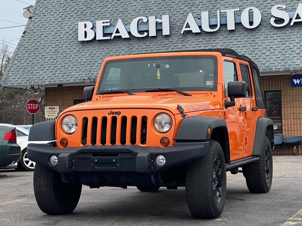 Used 2013 Jeep Wrangler Unlimited Sahara image 3