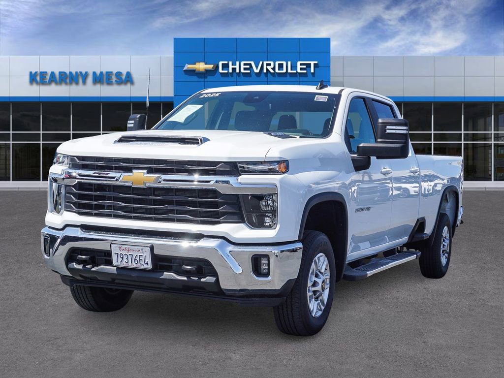 Used 2025 Chevrolet Silverado 2500 LT w/ Convenience Package AWD/4WD image 3