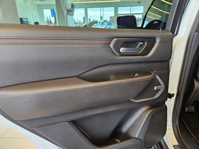 Certified 2025 Nissan Armada Platinum Reserve image 26