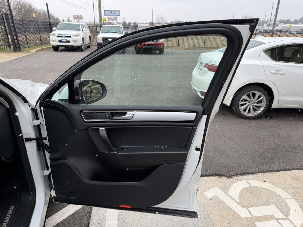 Used 2016 Volkswagen Touareg Lux image 15