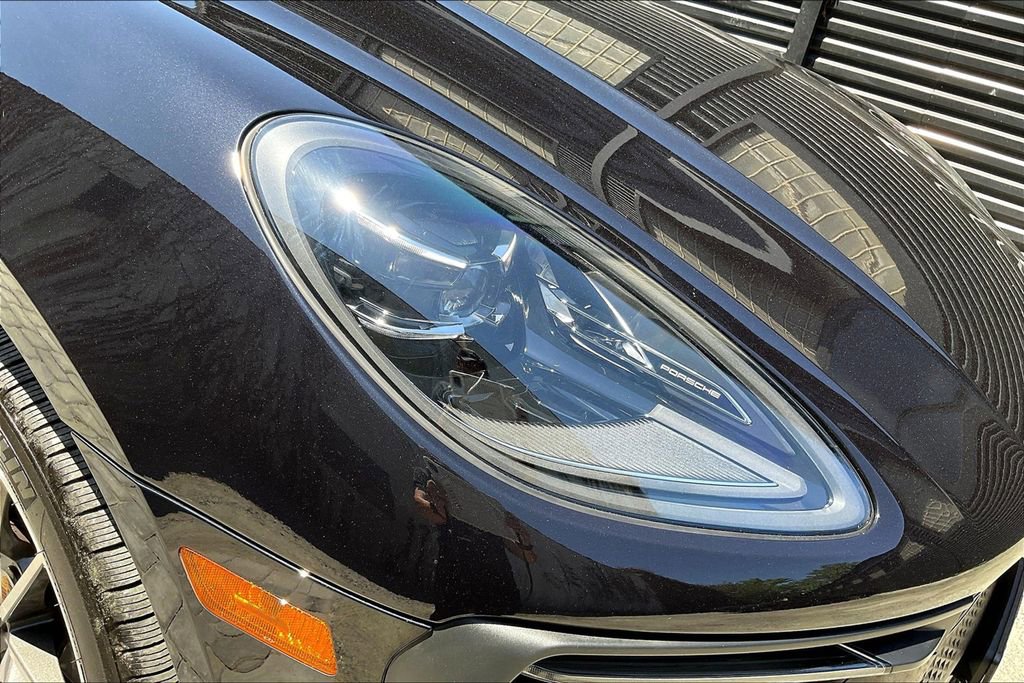 Certified 2025 Porsche Macan image 30