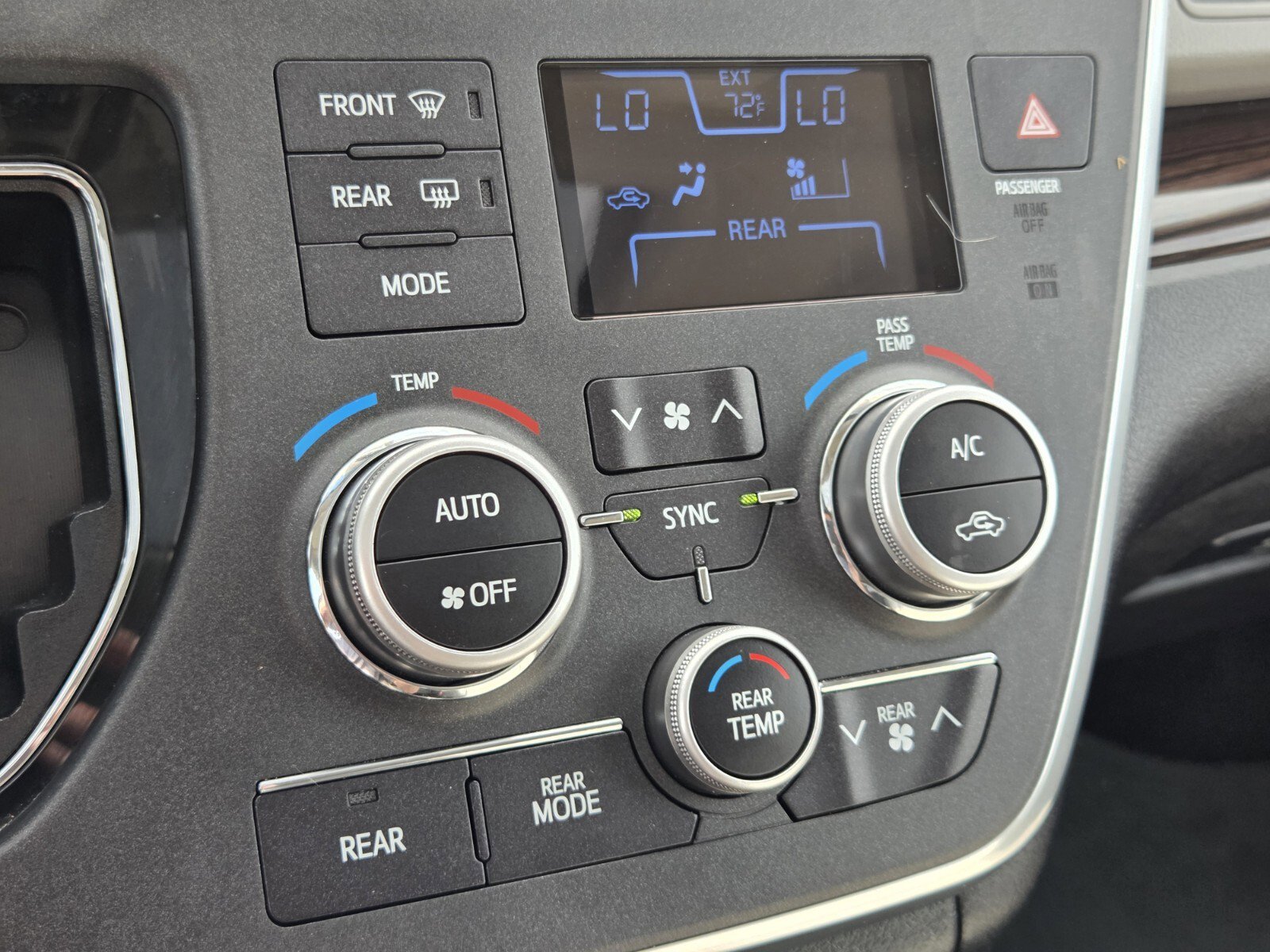 Used 2015 Toyota Sienna Limited image 17