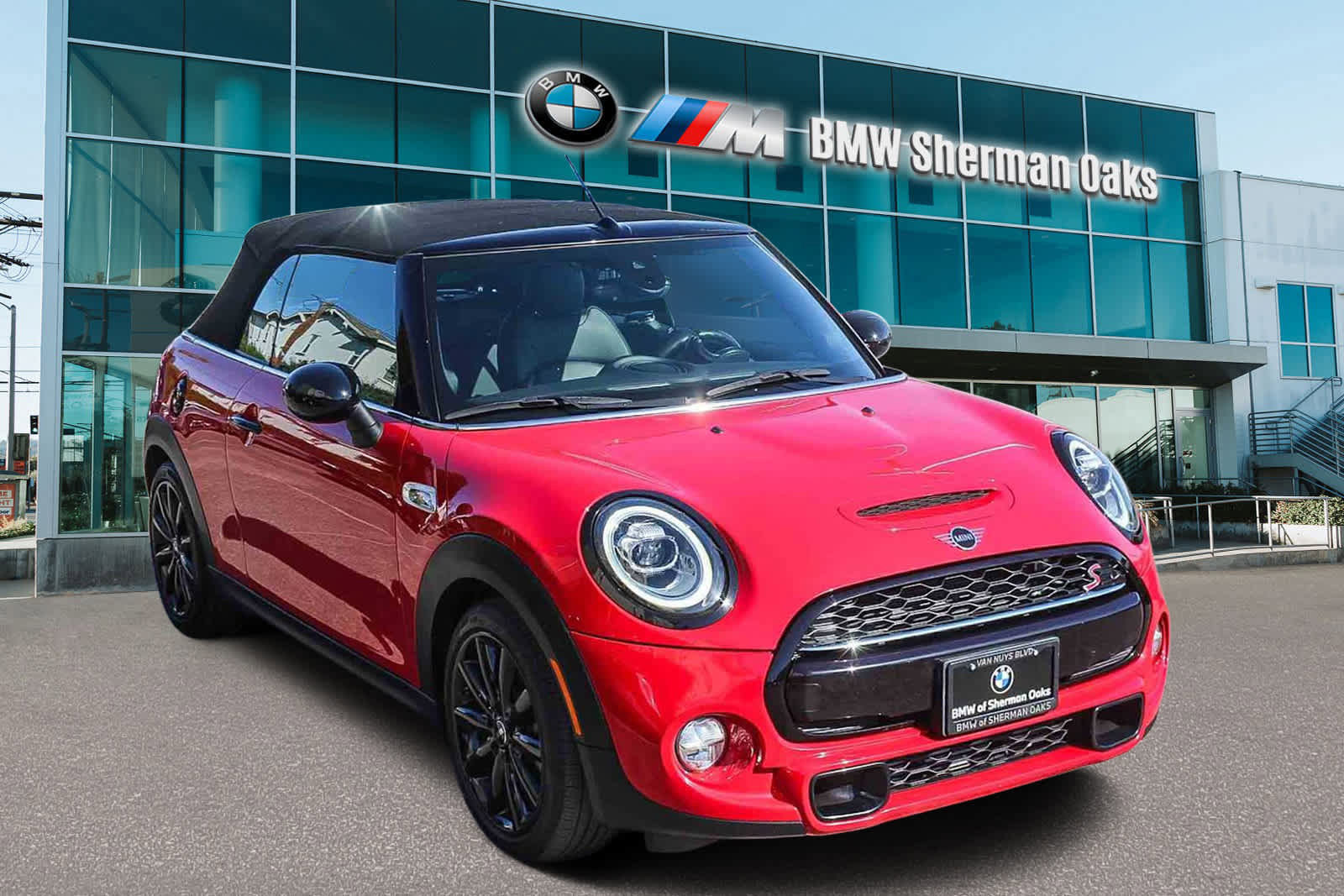 Used 2019 MINI Cooper S w/ Premium Package image 3