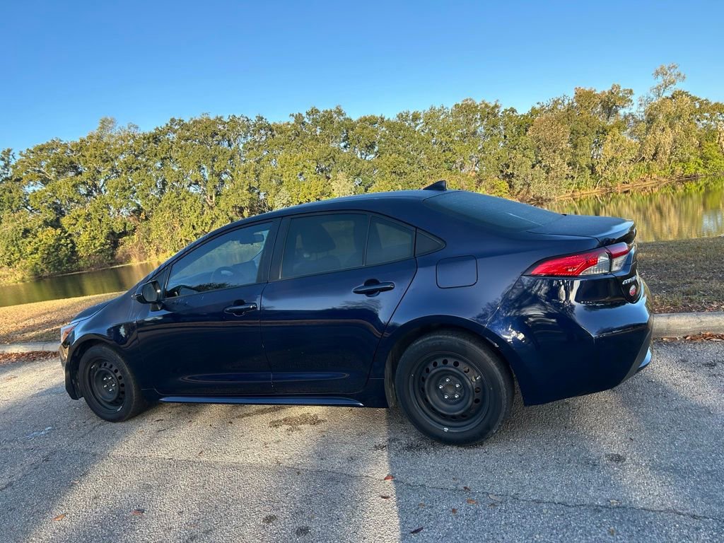 Used 2022 Toyota Corolla LE image 3