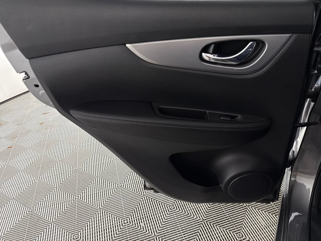 Used 2020 Nissan Rogue Sport SL FWD image 11