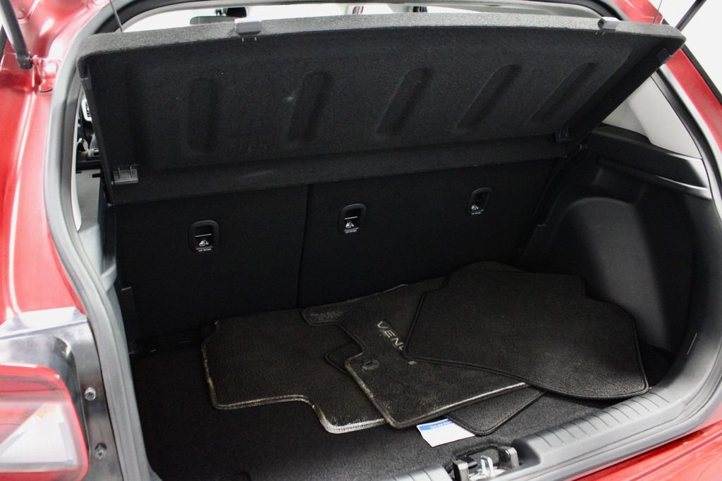 Certified 2025 Hyundai Venue Limited FWD image 16