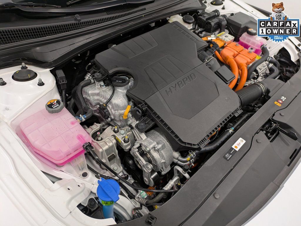 Used 2025 Hyundai Elantra Limited image 32