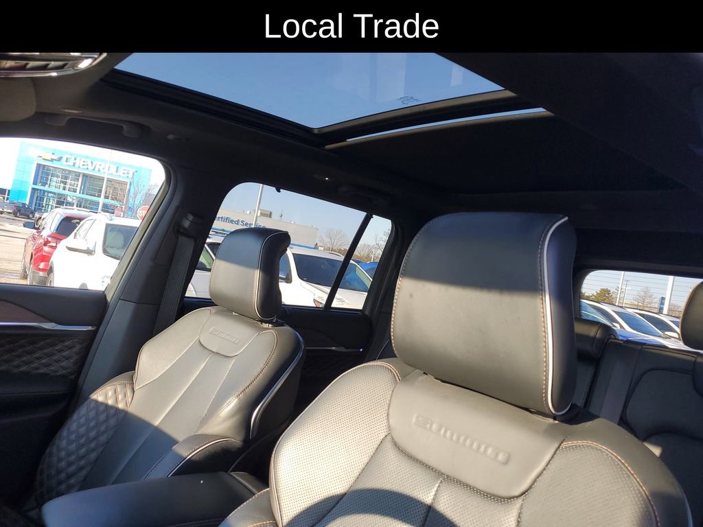 Used 2023 Jeep Grand Cherokee Summit w/ Luxury Tech Group V image 7