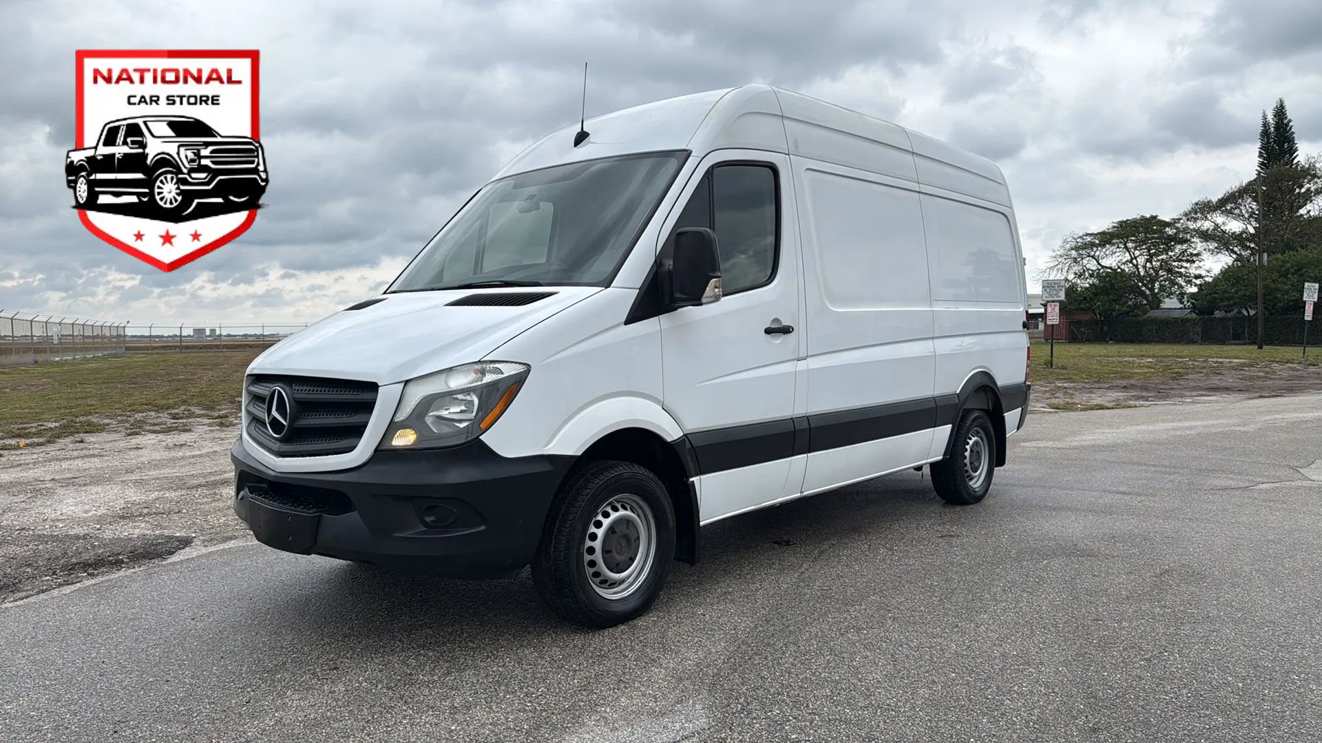 Used 2017 Mercedes-Benz Sprinter 2500 image 1
